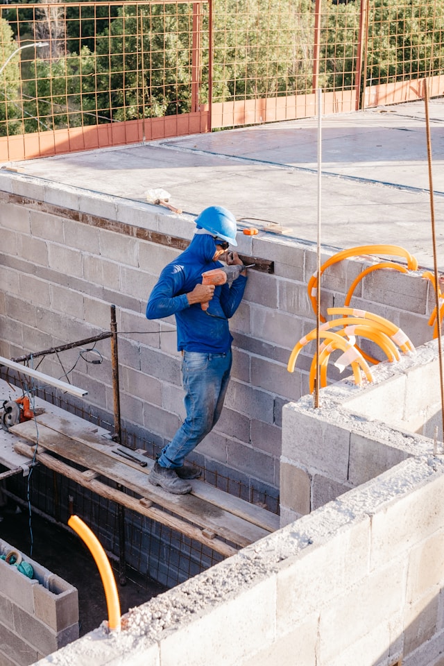 Diverse,Team,Of,Specialists,Use,Tablet,Computer,On,Construction,Site.