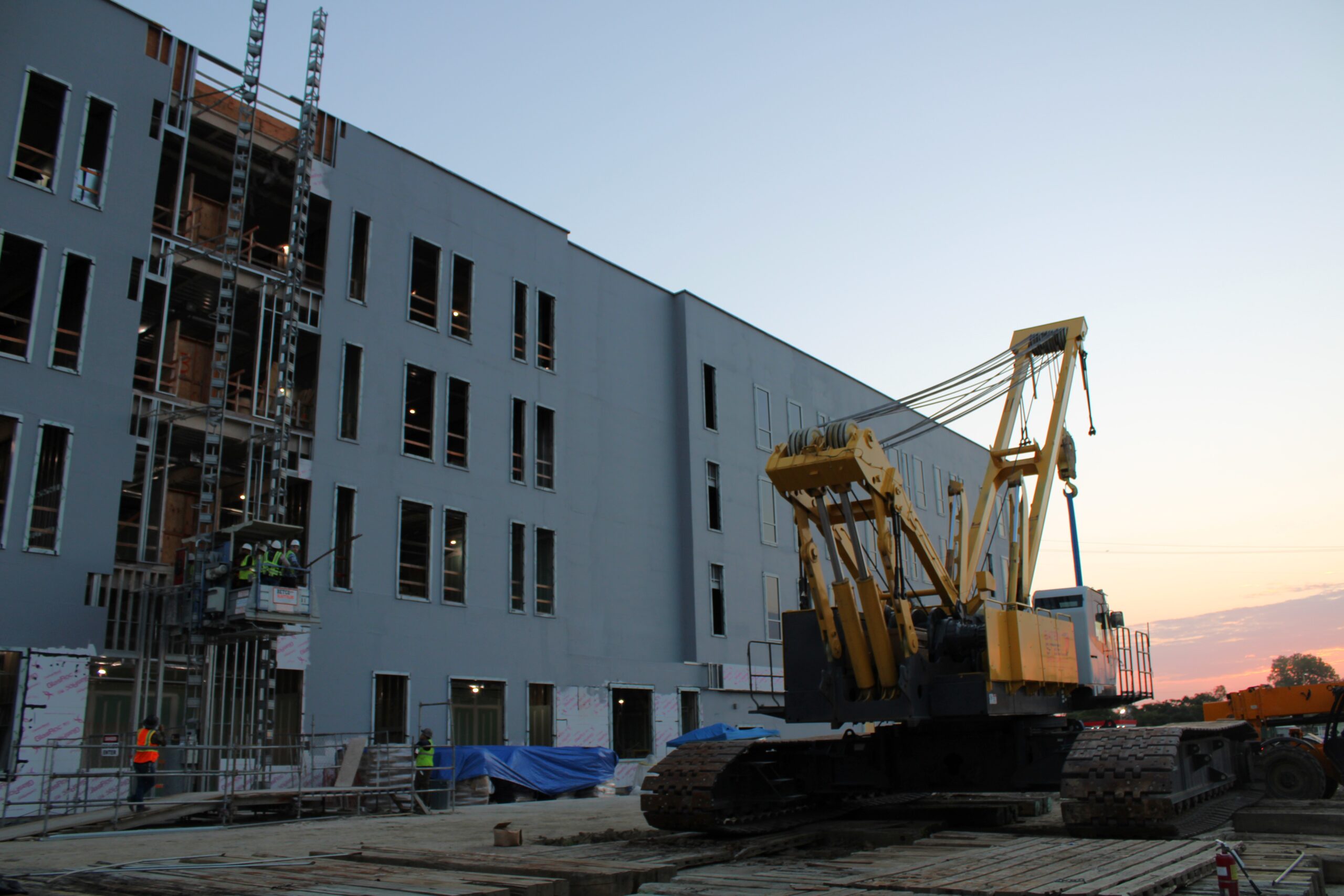 Engineer,Architect,Foreman,On,Construction,Site,With,Tablet,Computer